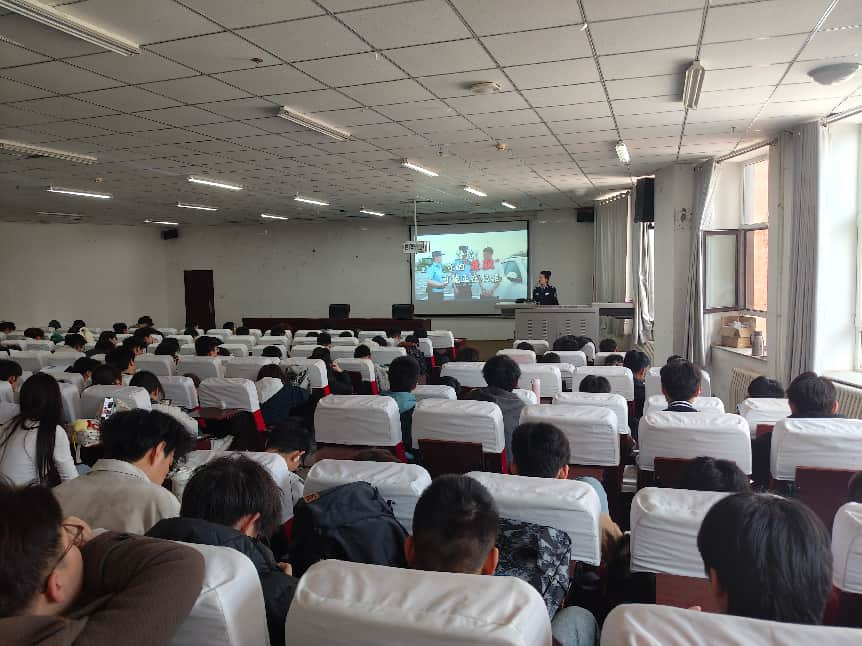 世界杯官网举办防范电信诈骗专题讲座