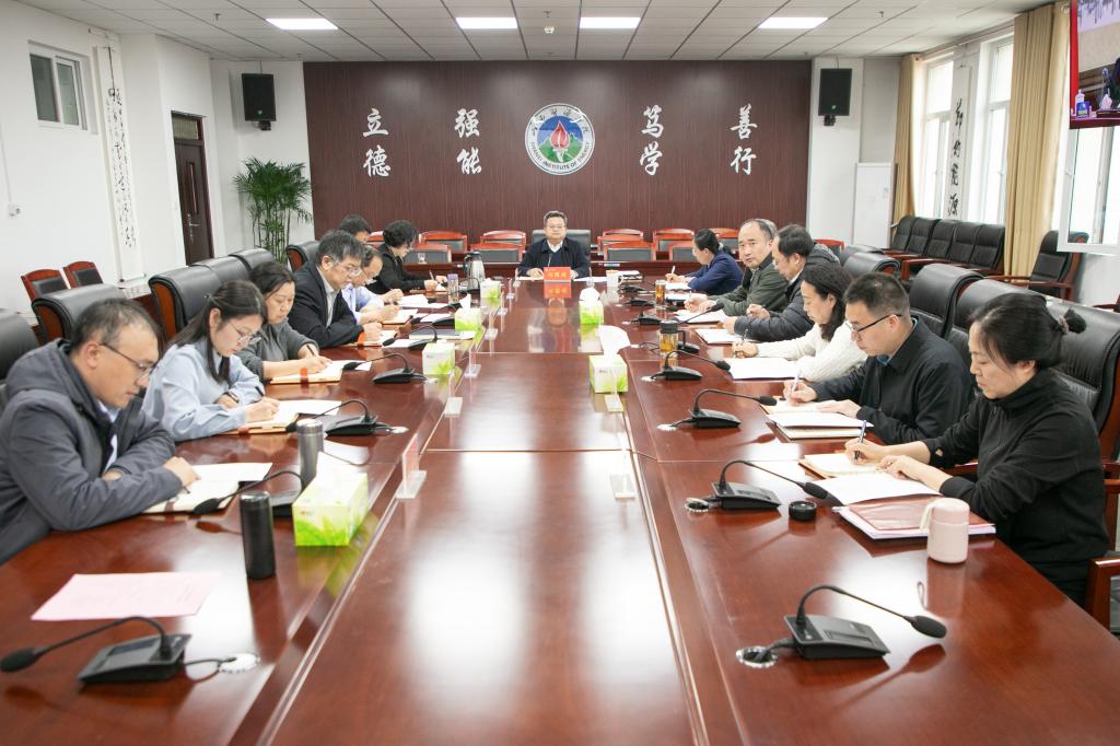 校党委理论学习中心组召开2026年第二次学习会议