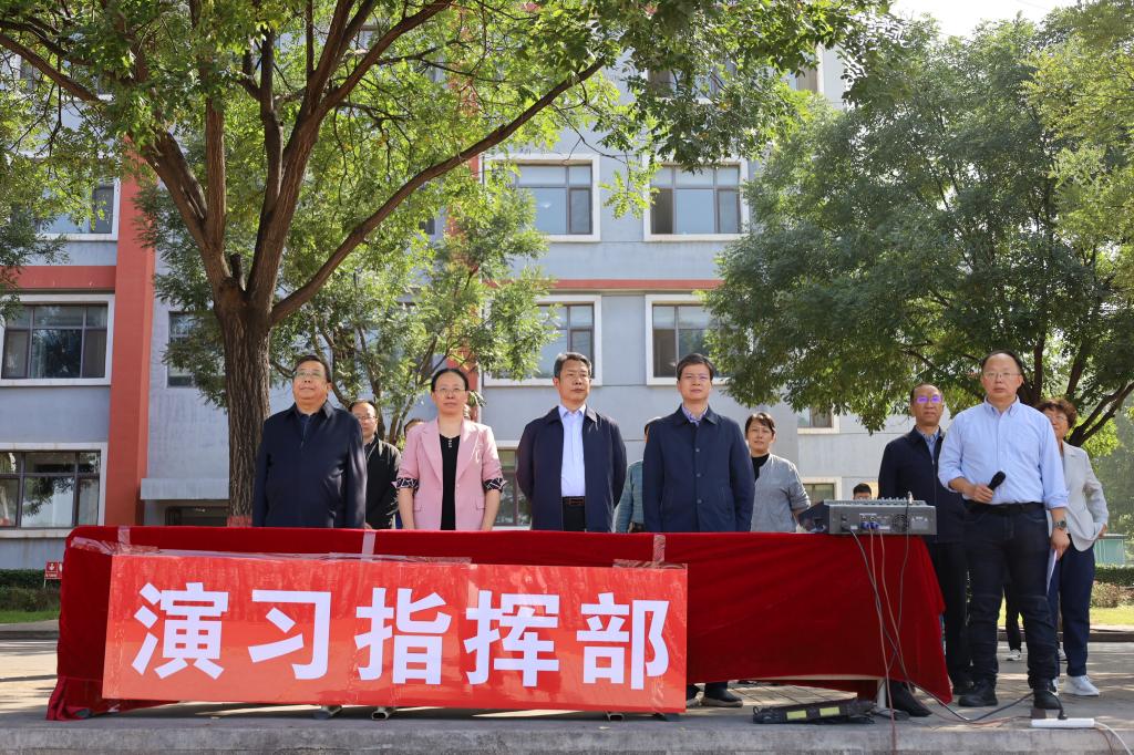 世界杯官网举行2025年新生入学安全教育、应急疏散演习